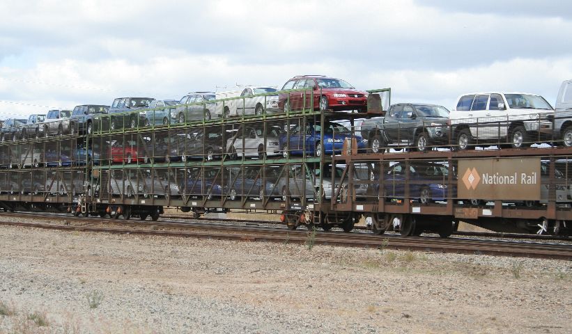 Transporte de carros em trem